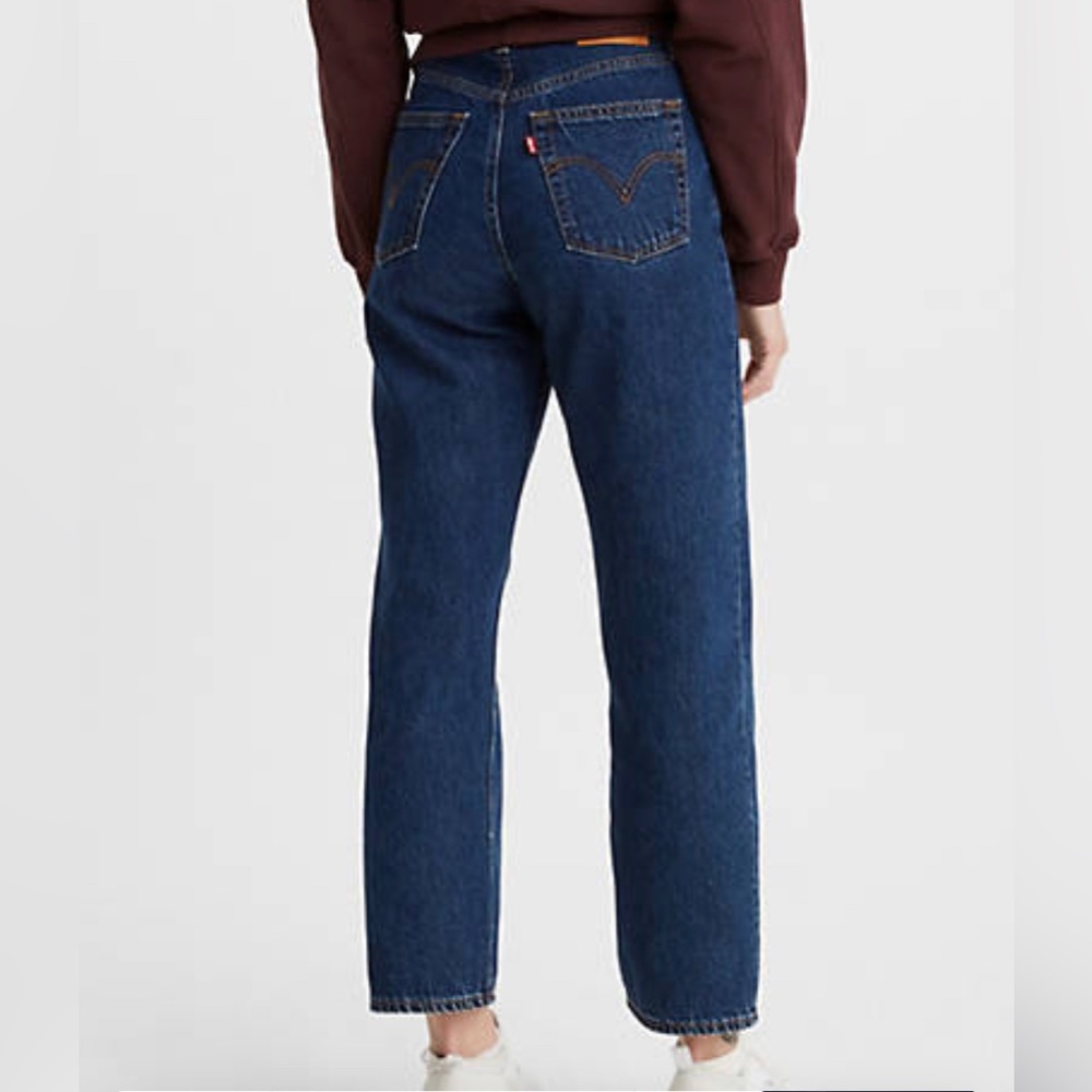 - Levi’s Ribcage Straight ankle length medium wash denim jeans size 30